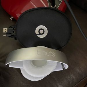 Beats Solo Wireless Headphones White